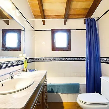 Sleeps 6 With Pool Air Con And Wifi