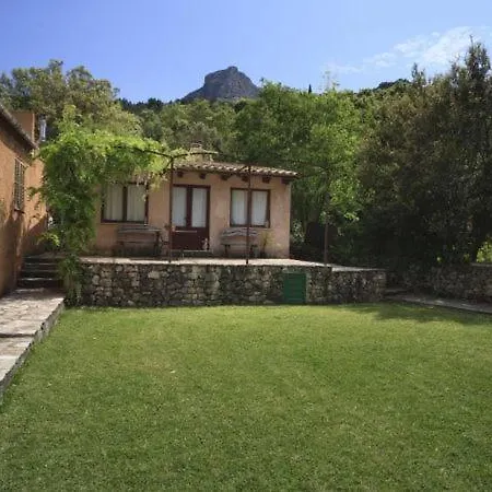 Sleeps 6 With Pool Air Con And Wifi