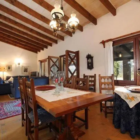 Villa Sleeps 6 With Pool Air Con And Wifi